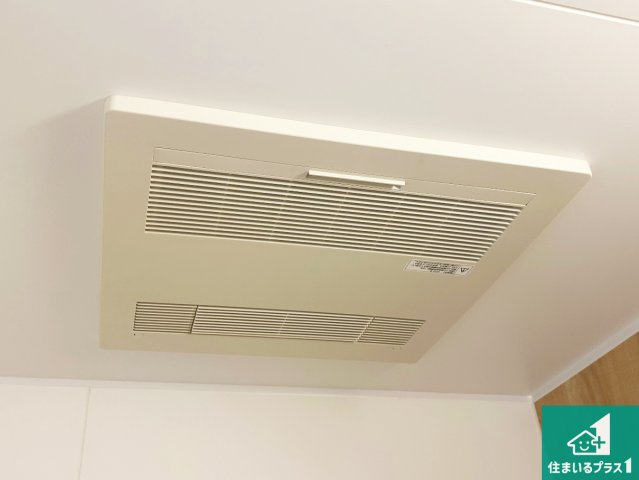 ファミリープラザ宝塚D棟の冷暖房・空調設備|四季を通して快適なバスライフをお手伝いする浴室暖房乾燥機！浴室の乾燥・暖房・涼風・換気はもちろん、２４時間換気にも対応！
