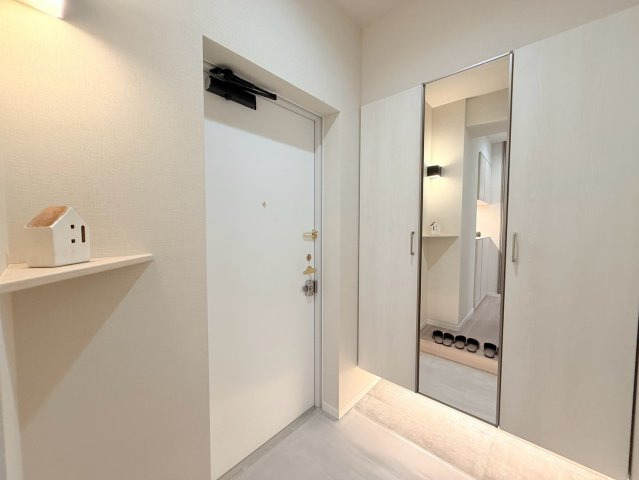 エス・バイ・エルマンション信濃町の玄関|エス・バイ・エルマンション信濃町：玄関にはシューズボックスがあり靴もスッキリ収納可能です！