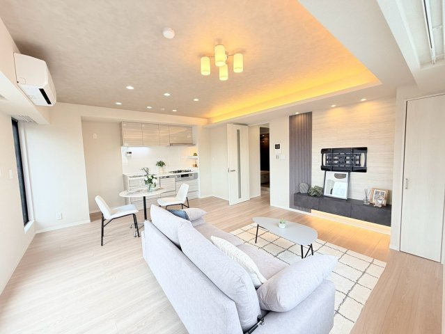 エス・バイ・エルマンション信濃町の居間・リビング|エス・バイ・エルマンション信濃町：約１５．７帖のリビングです！