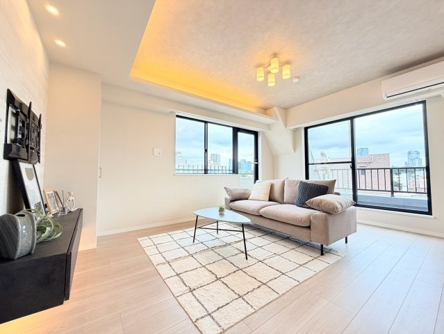 エス・バイ・エルマンション信濃町の居間・リビング|エス・バイ・エルマンション信濃町：リビングからバルコニーへ出ることが可能です！