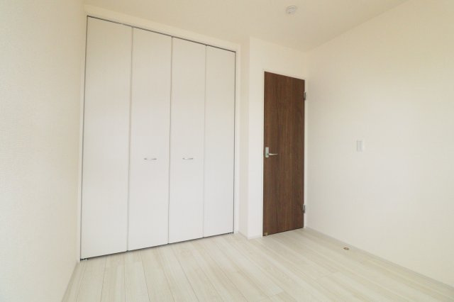 郡山市安積荒井本町　　　３号棟　　　安積第１小学校、安積中学区　の洋室|※同社施工例