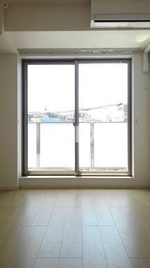 横浜市中区麦田町１丁目の賃貸マンションの居間・リビング