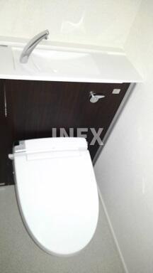 横浜市中区麦田町１丁目の賃貸マンションのトイレ