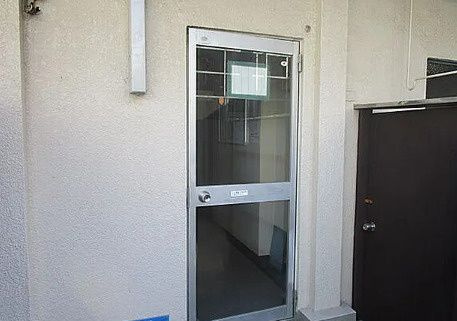 ヴィヴレ中里のエントランス