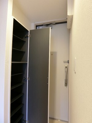 リブリ・白子の玄関