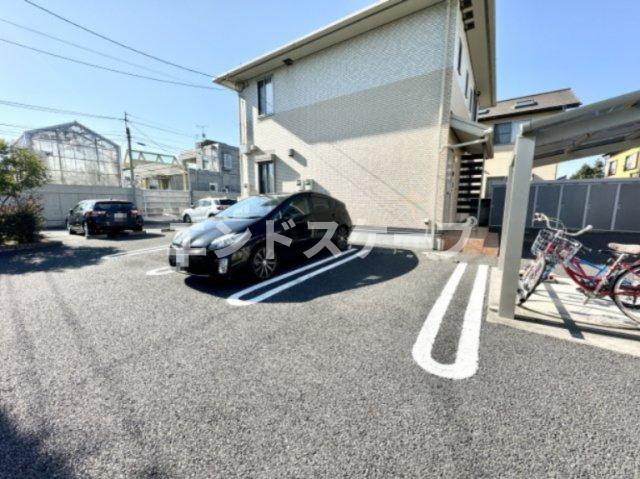 ローズガーデンⅡの駐車場|高崎、前橋エリアのお部屋探しはエンドスケープまで！お客様の理想お聞かせ下さい♪