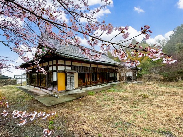 ～敷地1062坪・建物9LDK。意匠を継承する重厚な邸宅～宮城県大崎市鹿島台平渡の外観|風情ある古民家。広大な敷地と伝統的な建築は時の流れを忘れるような、特別な場所です。