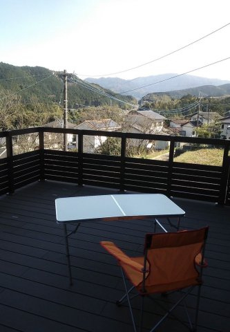 【展望】 | 那珂川市大字別所中古戸建 | 広々としたウッドデッキで、すがすがしい時間が過ごせそうです。
