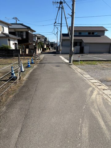 丸亀市土器町西８丁目　売り土地約100坪の前面道路含む現地写真