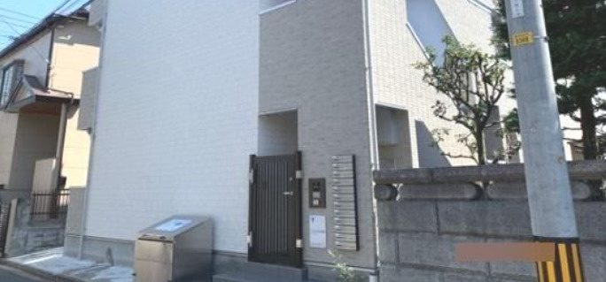 コンフォートメゾンワラビのエントランス