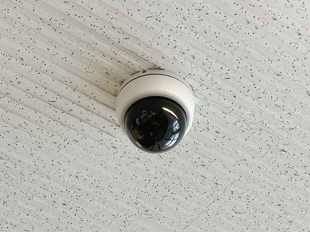 【防犯設備】 | ゾンネンハイム北砂 | 建物や敷地の隅々に目を光らせる防犯カメラが設置されています。現地を見学される際には、カメラの存在やその台数にも意識を払ってみてください。～即日のご見学可能～　お問合せはお気軽にどうぞ。