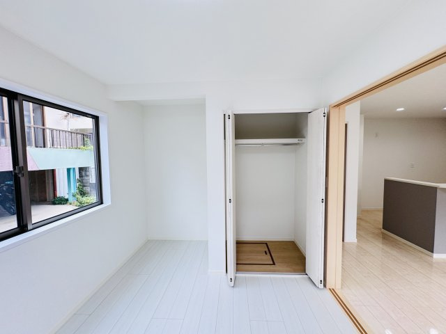 松戸市六実３丁目中古戸建【六実第二小学校：7分】の収納|1F6帖洋室収納