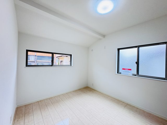 松戸市六実３丁目中古戸建【六実第二小学校：7分】の洋室|5.2帖洋室