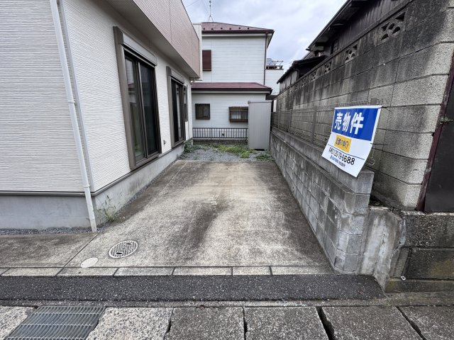 松戸市六実３丁目中古戸建【六実第二小学校：7分】の駐車場|駐車スペース完備