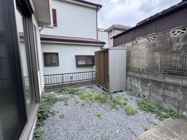 松戸市六実３丁目中古戸建【六実第二小学校：7分】の庭|リビング前・庭スペース