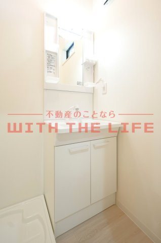 スフィーダⅡ・Ⅲ【キャッシュバック対象物件】の独立洗面台|独立洗面台、小物を置くことができて便利です