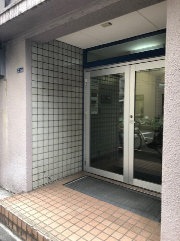 第２明治ビルのエントランス