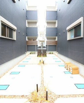コンフィデンス東大宮Cのエントランス