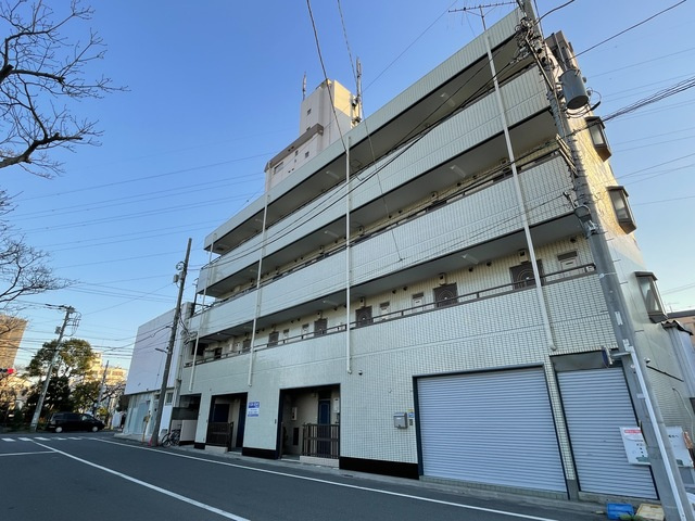 ロイヤルシティ船堀の外観|2021年11月外装工事済み。共用廊下LEDライトに変更。