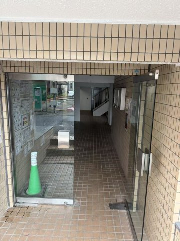 シャトール中青木のエントランス