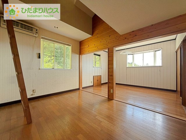 日立市石名坂町2丁目　中古戸建の洋室|窓が多く、明るい空間を演出してくれます(*^^*)