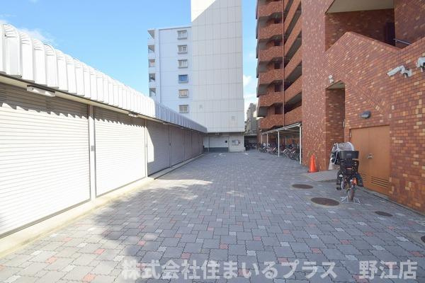 ロイヤルコート生江の駐車場