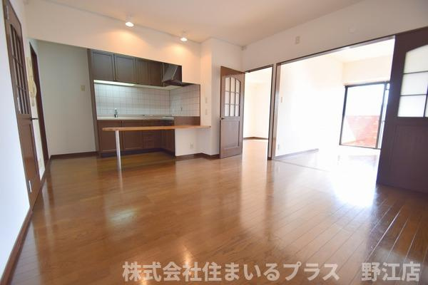 ロイヤルコート生江の居間・リビング
