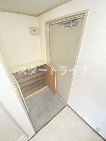 大阪市東淀川区東中島５丁目の賃貸マンションの玄関