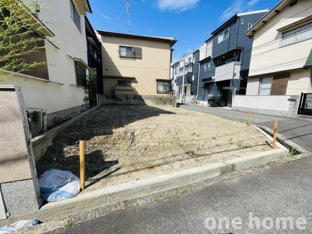 箕面市半町2丁目新築戸建の前面道路含む現地写真|◆前面道路幅員4.7ｍ×4.7ｍ！前面道路は交通量が少なく、お子様も安心です！