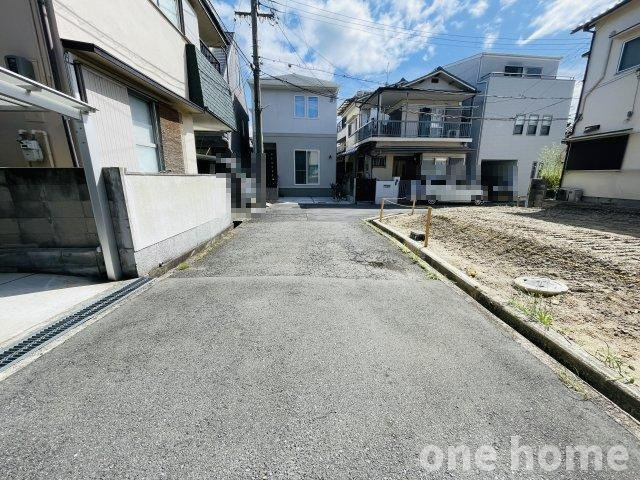 箕面市半町2丁目新築戸建の前面道路含む現地写真|◆子育てに適した落ち着いた住環境・第一種中高層住居専用地域です！