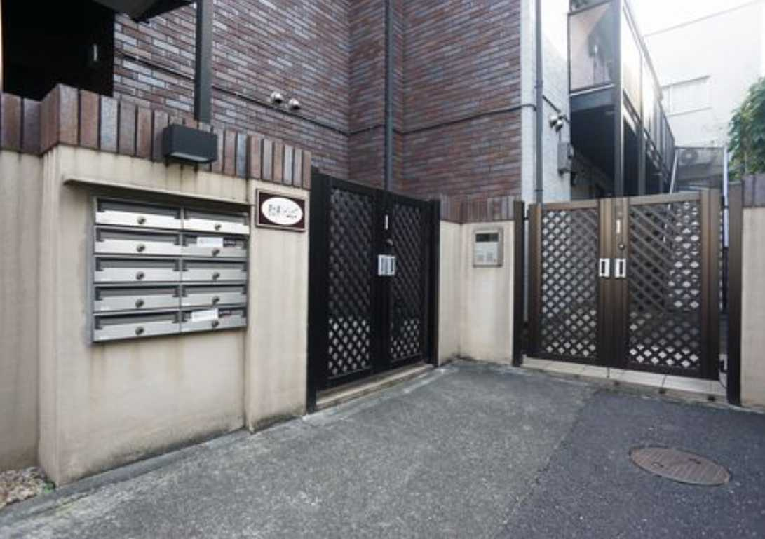 恵比寿ハイムヒロ　南向き　シャーメゾン　オートロックのエントランス