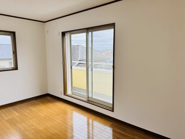 八王子市　横川町　中古戸建ての寝室|～2階バルコニーに面している主寝室です～