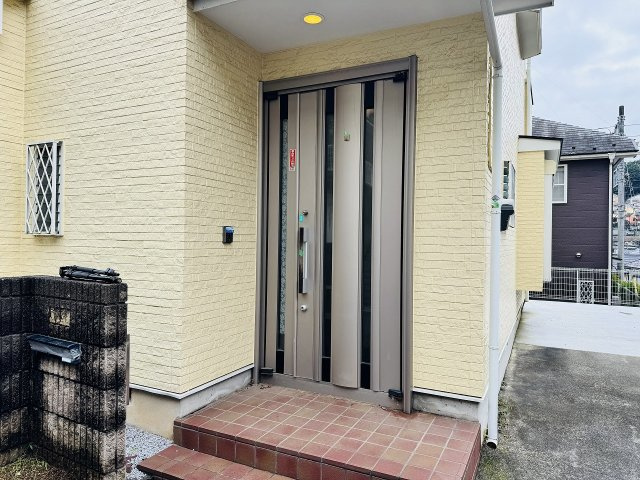 八王子市　横川町　中古戸建ての玄関|～玄関は安心のWロックキーを採用～