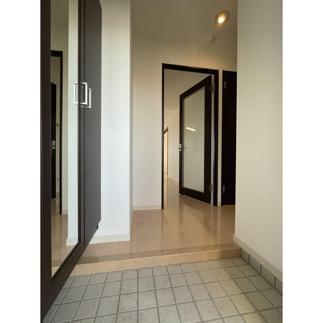 QueenRich新屋敷の玄関