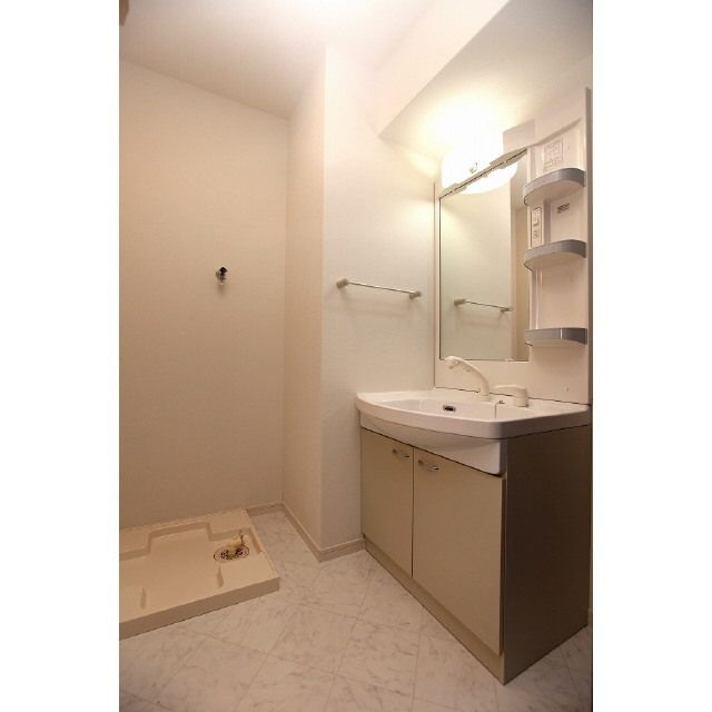 QueenRich新屋敷の独立洗面台