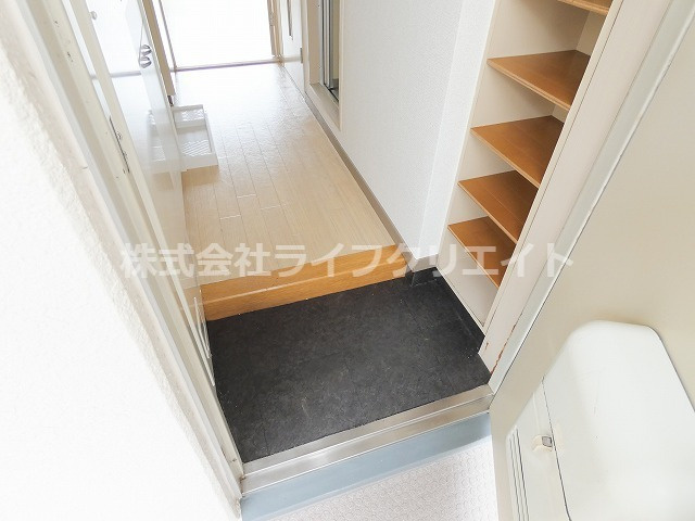 共立リライアンス豊田B棟の玄関