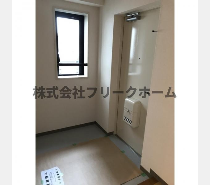 三鷹市下連雀４丁目の賃貸マンションの玄関