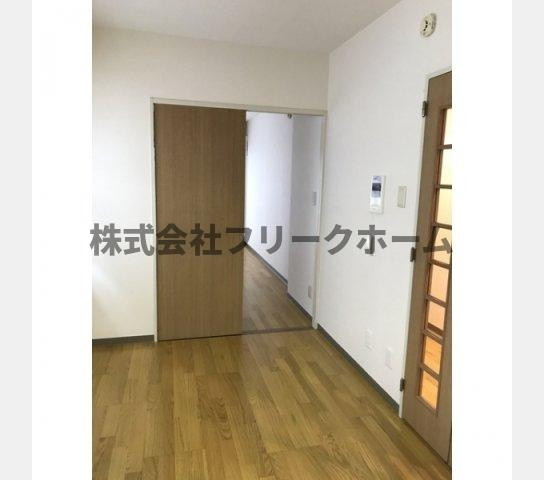 三鷹市下連雀４丁目の賃貸マンションの居間・リビング