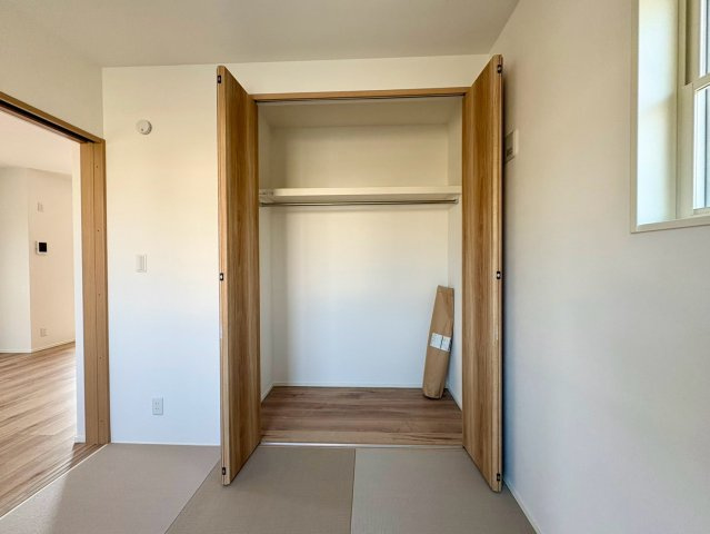 「家中スッキリ整う住まい」高知市東石立町2号地　新築一戸建ての収納|たっぷり収納できるクローゼット付き。お部屋を広く使えます。