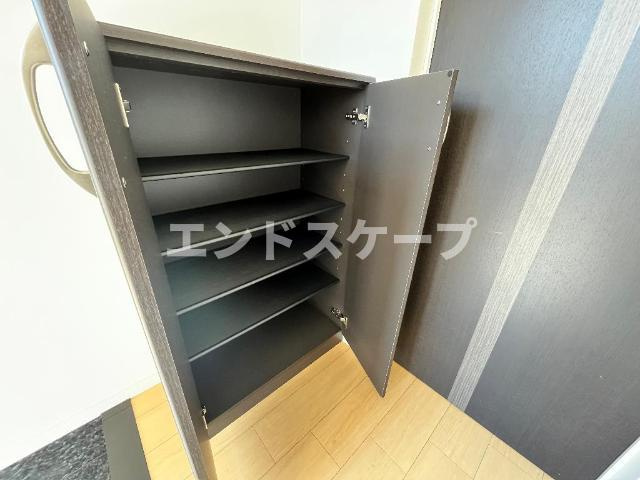 エストレインの収納|玄関シューズボックス
高崎、前橋のお部屋探しはエンドスケープまで！お客様の理想お聞かせ下さい♪