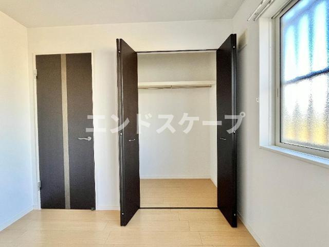 エストレインの収納|北側洋室クローゼット
高崎、前橋のお部屋探しはエンドスケープまで！お客様の理想お聞かせ下さい♪