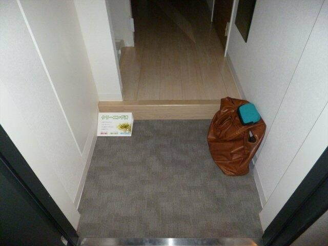 ナカイチビルディングの玄関