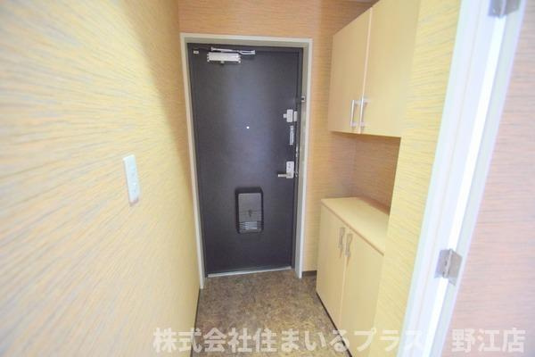 サンシャイン鶴見緑地の玄関