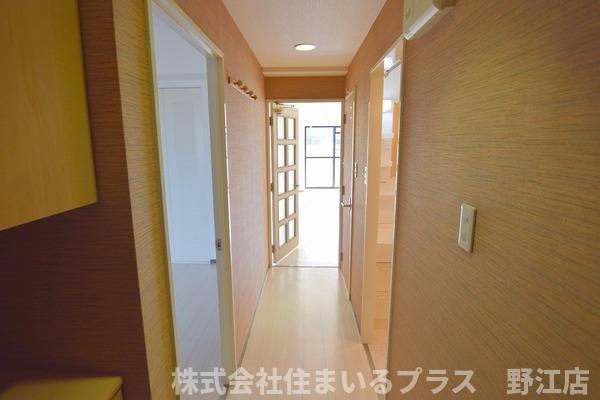 サンシャイン鶴見緑地の玄関