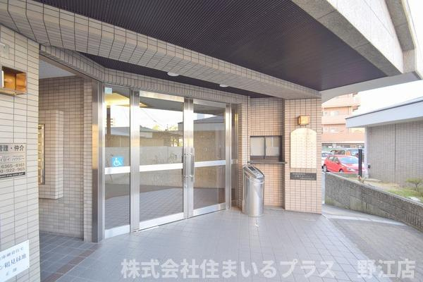 サンシャイン鶴見緑地のエントランス