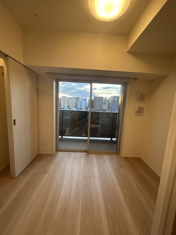クレストコート北千住レジデンスの洋室