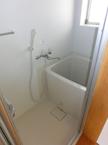 ネオステージⅢの浴室|お風呂に窓があるので、適宜換気ができます