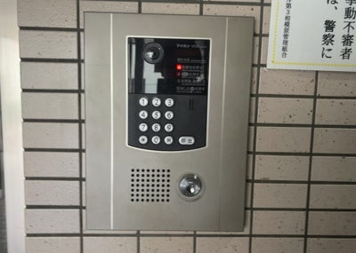 【防犯設備】 | エクレール第三相模原 | 当然のことではありますが、オートロックやセンサーライト、ホームセキュリティーなどの防犯設備があれば、小さいお子様がいるご家庭も安心ですよね！まず物件購入の際は、防犯設備もチェックするようにしましょう。