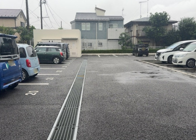 【駐車場】 | エクレール第三相模原 | 駐車場と明記されていても、最小スペースでつくられた駐車場だと大型車は駐車できなかったり、出入りしにくくなったりする可能性があります。お車のサイズと購入したい物件の駐車場のサイズを現地で確認しましょう。