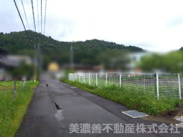 ６７４２６　岐阜市福富天神前土地の前面道路含む現地写真